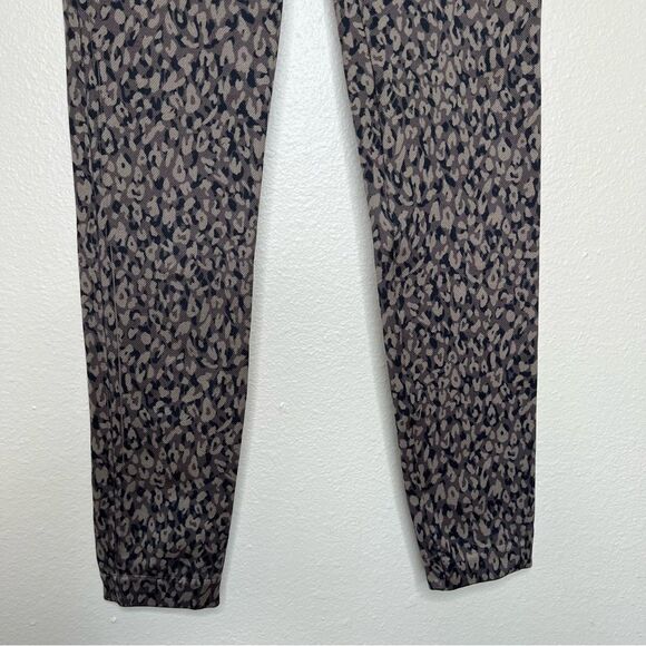Spanx Look At Me Now Leopard Seamless Legging Browns Women Size Medium Shaping - Picture 6 of 13